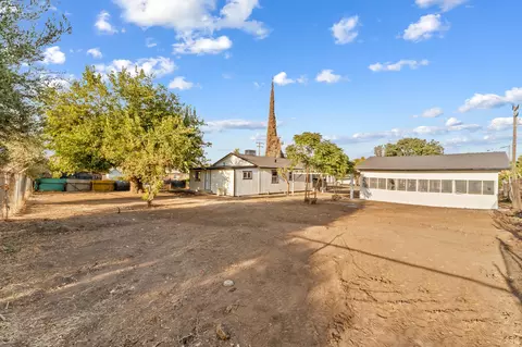 Exterior - 19445 Rea Rd, Strathmore, CA 93267 photo 6 of 6