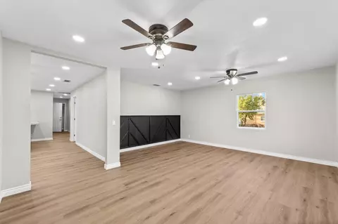 Living - 19445 Rea Rd, Strathmore, CA 93267 photo 3 of 5