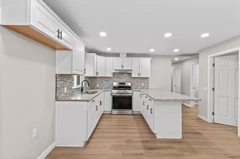 Kitchen - 19445 Rea Rd, Strathmore, CA 93267 photo 2 of 4