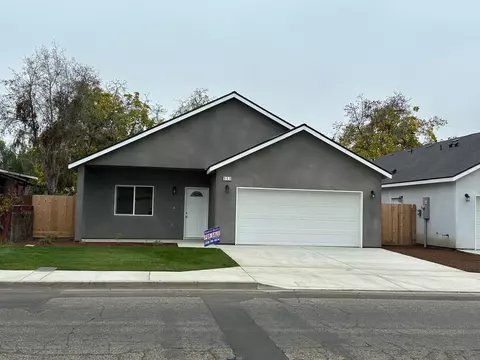 903 E Ash St, Farmersville, CA 93223