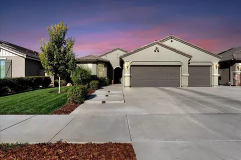 3135 S Kennedy St, Visalia, CA 93292