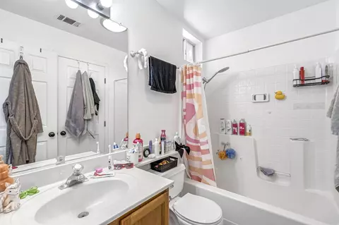 Bath - 882 Encore Dr, Hanford, CA 93230 photo 3 of 4
