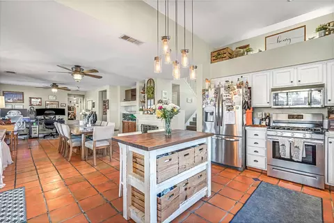 Kitchen - 882 Encore Dr, Hanford, CA 93230 photo 3 of 4