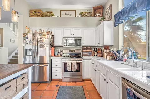 Kitchen - 882 Encore Dr, Hanford, CA 93230 photo 4 of 4