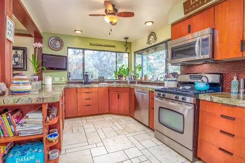 Kitchen - 43355 Sierra Dr #B, Three Rivers, CA 93271 photo 1 of 4