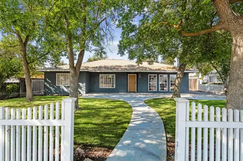 240 W Terrace Dr, Hanford, CA 93230