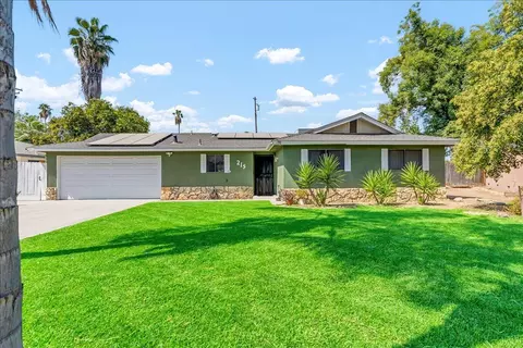 215 S Gloria Ave, Dinuba, CA 93618