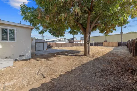 Exterior - 17 G St, Lemoore, CA 93245 photo 4 of 4