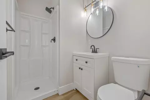 Bath - 17 G St, Lemoore, CA 93245 photo 1 of 2