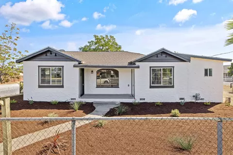 104 E San Joaquin St, Avenal, CA 93204