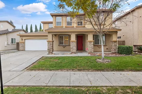 4112 W Clinton Ct, Visalia, CA 93291
