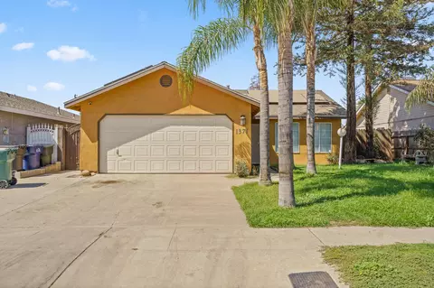 1371 Pepperwood St, Tulare, CA 93274