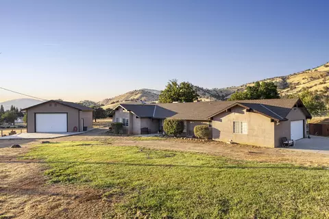 7214 Lupine Dr, Sanger, CA 93657