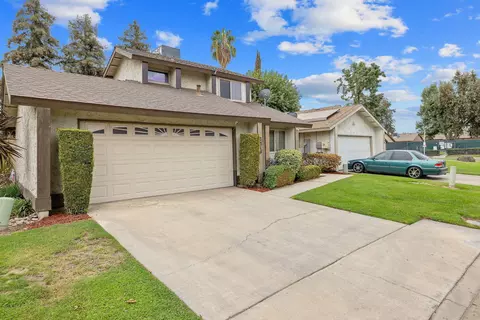 2218 N Oakhurst St, Visalia, CA 93292