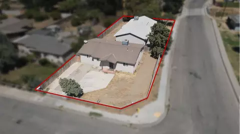 680 E Larry St, Farmersville, CA 93223