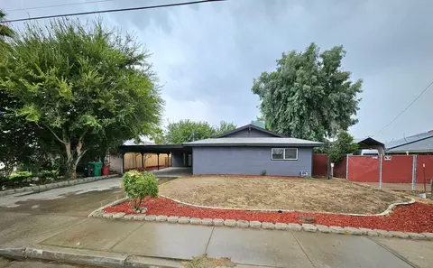 829 Pioneer Ave, Porterville, CA 93257