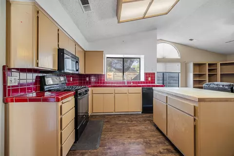 Kitchen - 1704 E Babcock Dr E, Visalia, CA 93292 photo 3 of 3