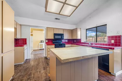 Kitchen - 1704 E Babcock Dr E, Visalia, CA 93292 photo 1 of 3