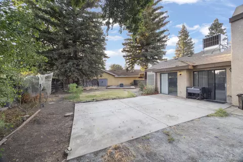 Exterior - 1704 E Babcock Dr E, Visalia, CA 93292 photo 5 of 7