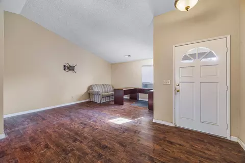 Entry Way - 1704 E Babcock Dr E, Visalia, CA 93292 photo 2 of 4