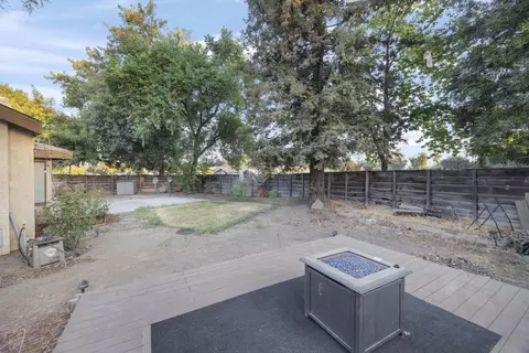 Exterior - 1704 E Babcock Dr E, Visalia, CA 93292 photo 6 of 7
