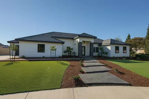 1701 S Crumal St, Visalia, CA 93292