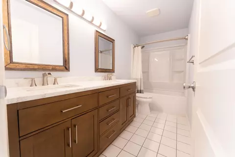 Bath - 470 Alder Dr, Lemoore, CA 93245 photo 1 of 2