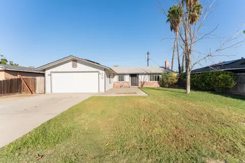 470 Alder Dr, Lemoore, CA 93245