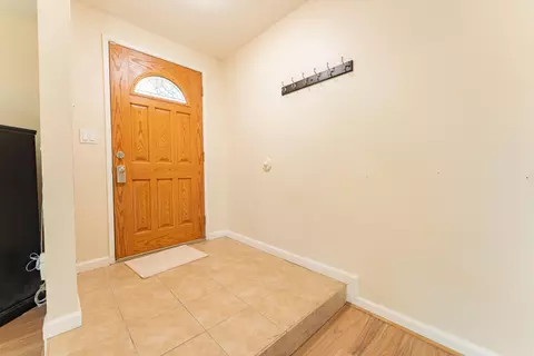 Entry Way - 470 Alder Dr, Lemoore, CA 93245 photo 1 of 2