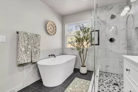 Bath - 42076 Black Oak Dr, Three Rivers, CA 93271 photo 3 of 3