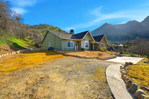 Exterior - 42076 Black Oak Dr, Three Rivers, CA 93271 photo 2 of 16