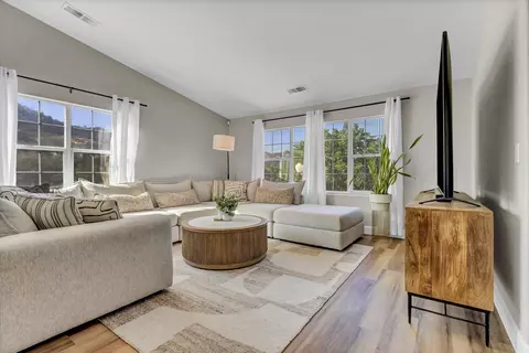 Living - 42076 Black Oak Dr, Three Rivers, CA 93271 photo 2 of 4
