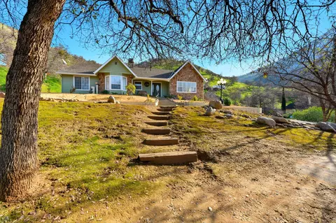 Exterior - 42076 Black Oak Dr, Three Rivers, CA 93271 photo 5 of 16