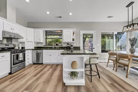 Kitchen - 42076 Black Oak Dr, Three Rivers, CA 93271 photo 1 of 5