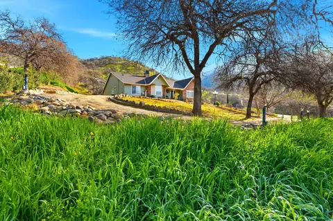 Exterior - 42076 Black Oak Dr, Three Rivers, CA 93271 photo 14 of 16