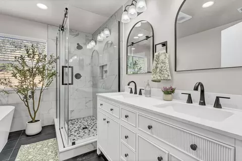 Bath - 42076 Black Oak Dr, Three Rivers, CA 93271 photo 2 of 3