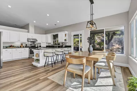 Dining - 42076 Black Oak Dr, Three Rivers, CA 93271 photo 2 of 2