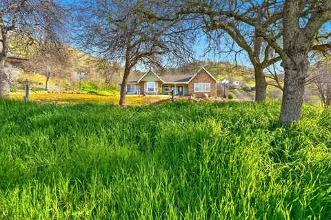 Exterior - 42076 Black Oak Dr, Three Rivers, CA 93271 photo 13 of 16