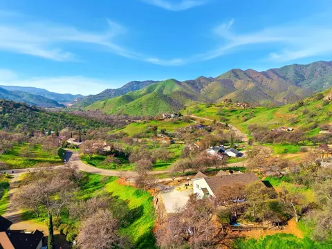 View/Area - 42076 Black Oak Dr, Three Rivers, CA 93271 photo 6 of 7