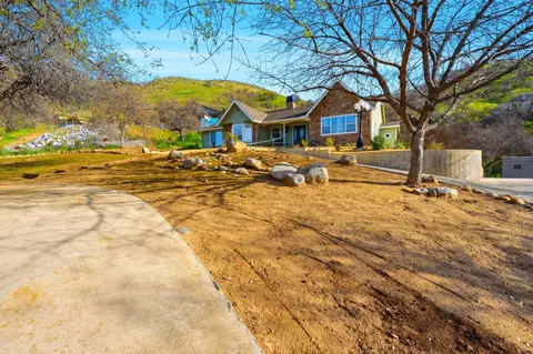 Exterior - 42076 Black Oak Dr, Three Rivers, CA 93271 photo 6 of 16