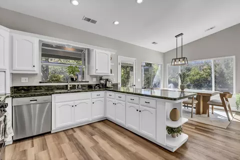 Kitchen - 42076 Black Oak Dr, Three Rivers, CA 93271 photo 5 of 5