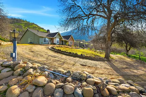Exterior - 42076 Black Oak Dr, Three Rivers, CA 93271 photo 15 of 16