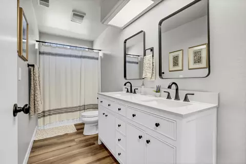 Bath - 42076 Black Oak Dr, Three Rivers, CA 93271 photo 1 of 3