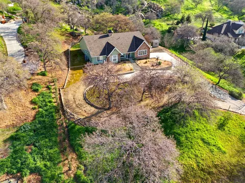 View/Area - 42076 Black Oak Dr, Three Rivers, CA 93271 photo 2 of 7