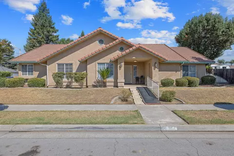 1280 E Richard Smith Ave, Tulare, CA 93274