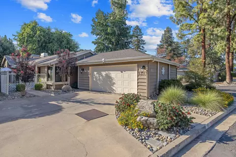 1811 S Stover St, Visalia, CA 93292