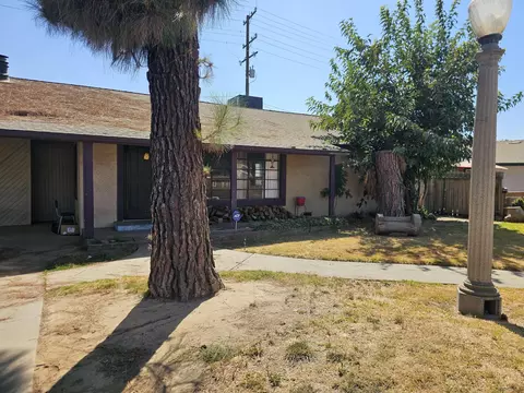 1033 E Academy Ave, Tulare, CA 93274