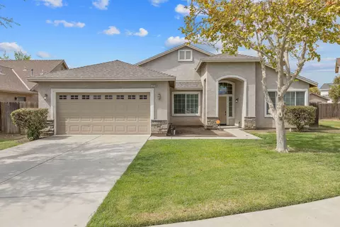 3226 N Zion Cir, Hanford, CA 93230