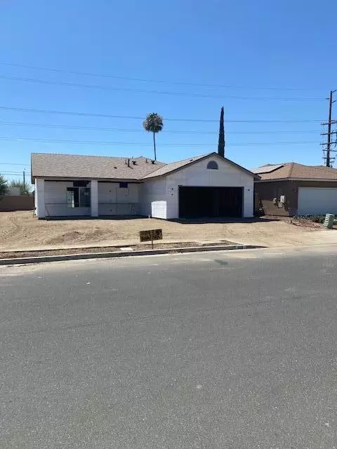 1109 S Royal Oak Pl E, Porterville, CA 93257