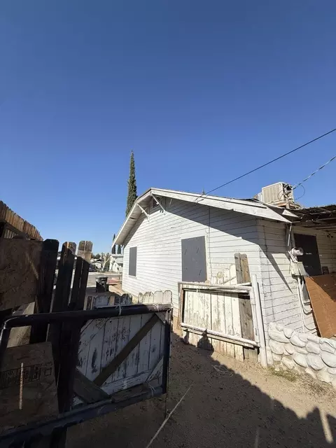 Exterior - 331 D St, Taft, CA 93268 photo 4 of 7